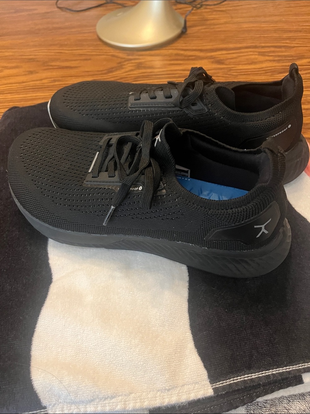 Women's Black Knit Athletic Slip-On Sneakers “Women9.5, Men8